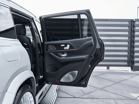 Used 2021 Mercedes-Benz Maybach GLS 600 4MATIC image 14