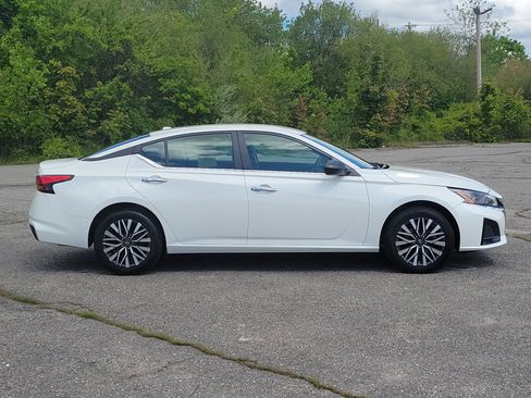 Used 2024 Nissan Altima 2.5 SV AWD/4WD image 4
