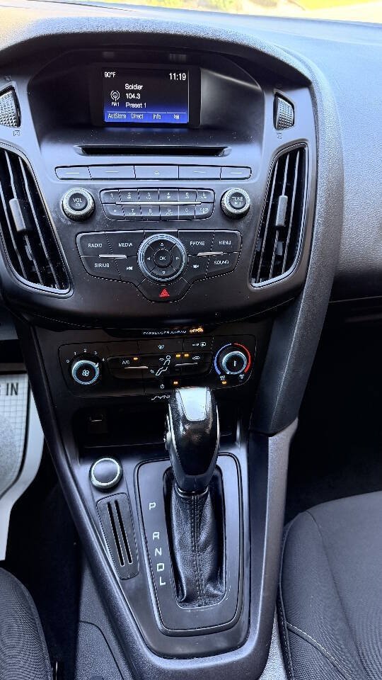Used 2016 Ford Focus SE FWD image 16