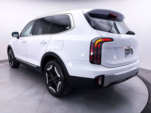 Certified 2024 Kia Telluride EX w/ EX Captain's Chair Package AWD/4WD image 15