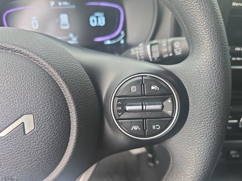 Used 2025 Kia Soul LX w/ LX Technology Package FWD image 19