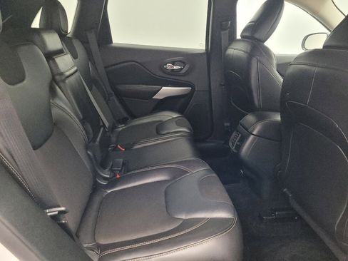 Used 2018 Jeep Cherokee Latitude Plus image 19