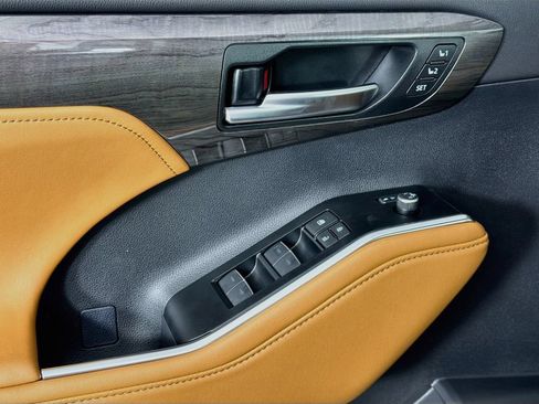 New 2026 Toyota Highlander Platinum AWD/4WD image 22
