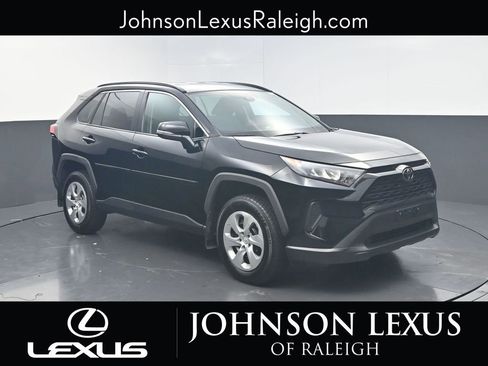 Used 2021 Toyota RAV4 LE image 3