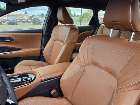 Used 2025 Toyota Crown Signia XLE image 23