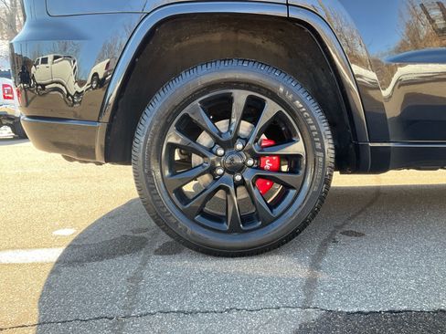 Used 2019 Jeep Grand Cherokee Altitude image 17