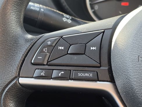 Used 2022 Nissan Versa S image 25