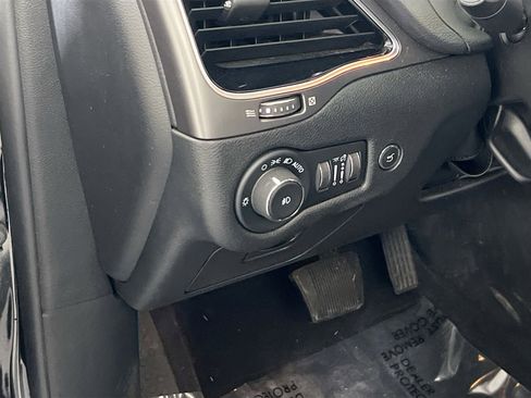 Used 2022 Jeep Cherokee Limited w/ Mopar Interior Package image 10