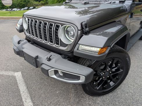 Used 2025 Jeep Wrangler Unlimited Sahara AWD/4WD image 13