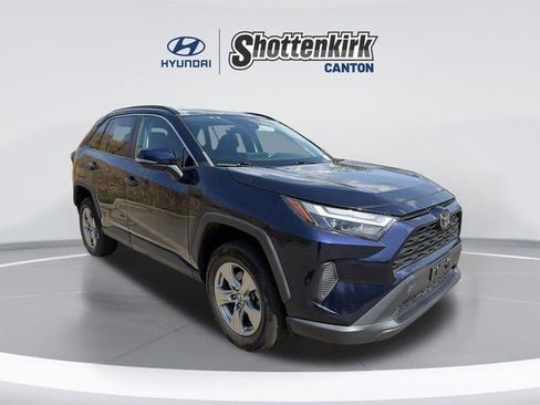 Used 2022 Toyota RAV4 XLE FWD image 3