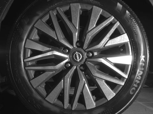 Used 2025 Nissan Altima 2.5 SV FWD image 14