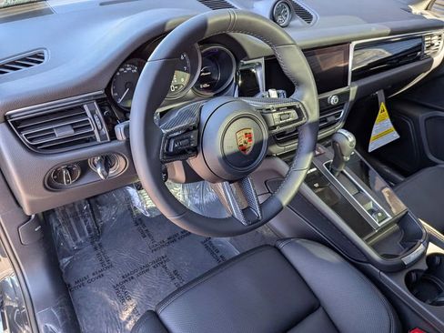 Certified 2026 Porsche Macan AWD/4WD image 4