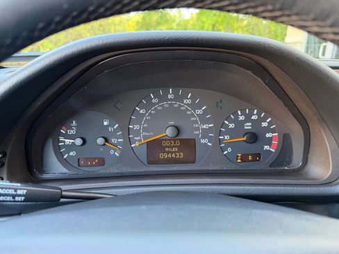 Used 2000 Mercedes-Benz CLK 320 Cabriolet image 59