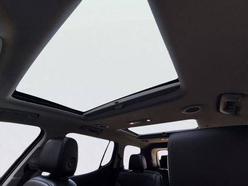 Used 2023 GMC Acadia SLT w/ Preferred Package image 7