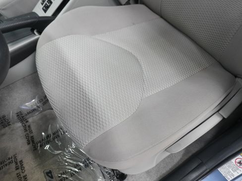 Used 2012 Toyota RAV4 FWD w/ Upgrade Value Pkg image 12