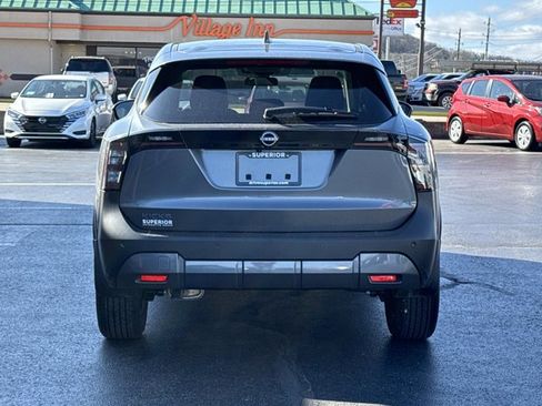 Used 2025 Nissan Kicks SV image 4