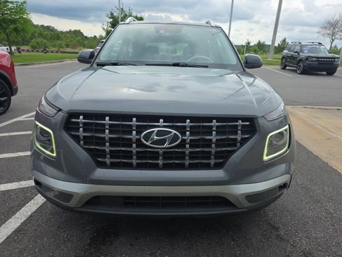 Used 2022 Hyundai Venue Limited w/ Cargo Package FWD image 3