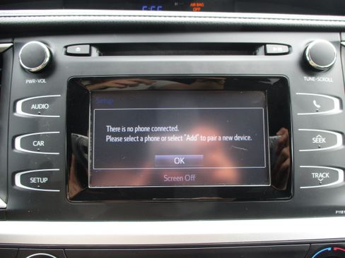 Used 2019 Toyota Highlander LE AWD/4WD image 20