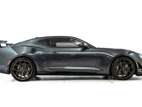 Used 2018 Chevrolet Camaro ZL1 RWD image 5
