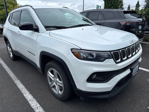 Used 2023 Jeep Compass Latitude AWD/4WD image 3