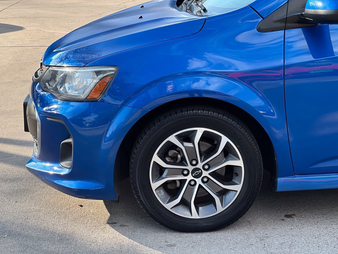 Used 2018 Chevrolet Sonic LT FWD image 24