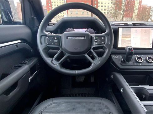 Used 2025 Land Rover Defender 110 S image 5