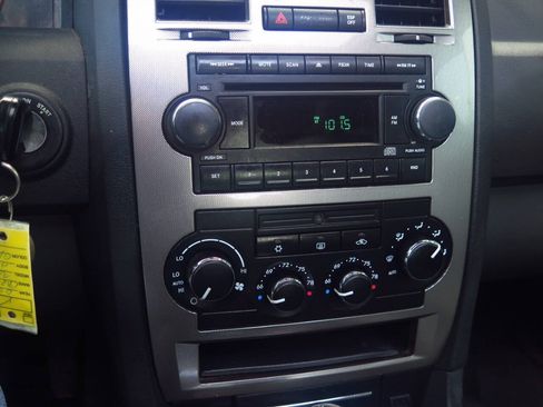Used 2005 Chrysler 300 Touring RWD image 10