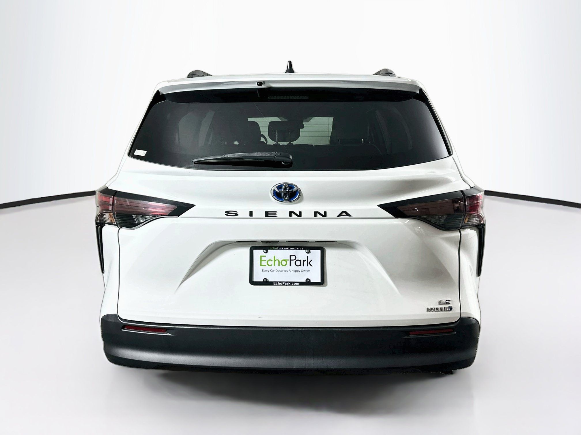 Used 2024 Toyota Sienna LE FWD image 7