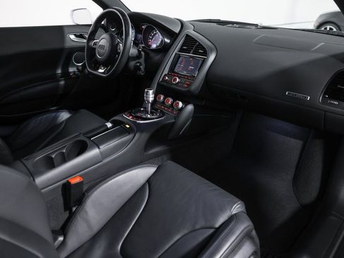 Used 2015 Audi R8 V8 w/ Extended Leather Package AWD/4WD image 19
