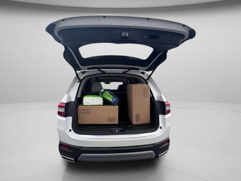Used 2025 Honda Pilot Touring image 5