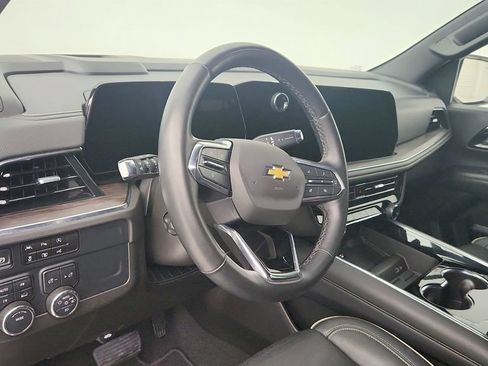 Used 2025 Chevrolet Tahoe Premier AWD/4WD image 13
