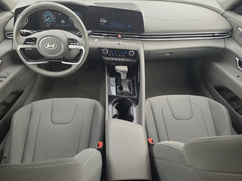 Used 2025 Hyundai Elantra SEL FWD image 10