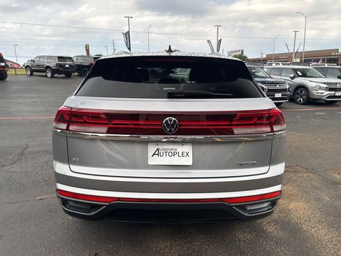 Used 2024 Volkswagen Atlas Cross Sport SE image 7