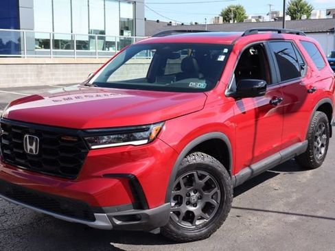 Used 2024 Honda Pilot TrailSport image 2