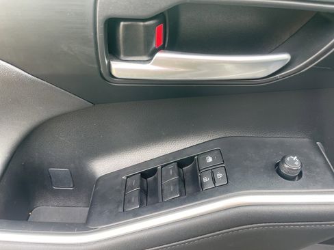 Used 2024 Toyota Highlander XLE image 16