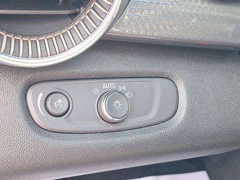 Used 2026 Chevrolet Trax ACTIV image 25