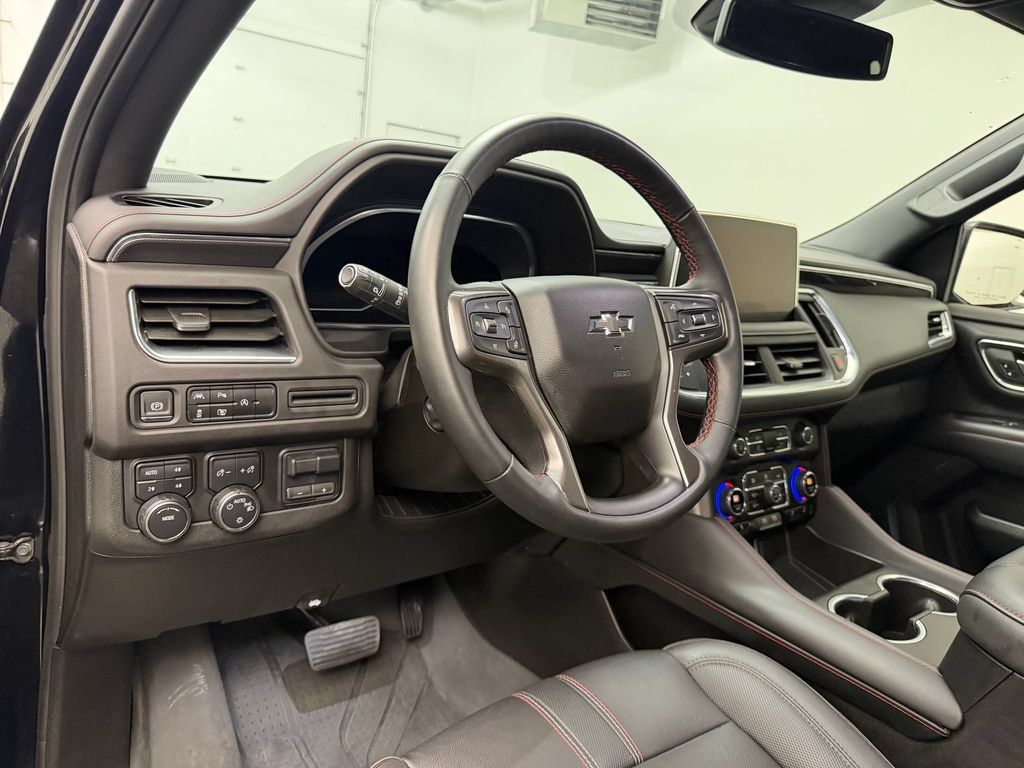 Used 2023 Chevrolet Suburban RST w/ Luxury Package AWD/4WD image 4