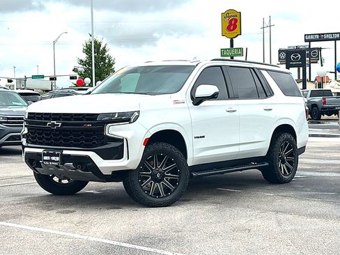 Used 2024 Chevrolet Tahoe Z71 w/ Luxury Package AWD/4WD image 2