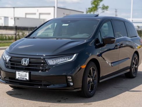 Used 2023 Honda Odyssey Sport image 3