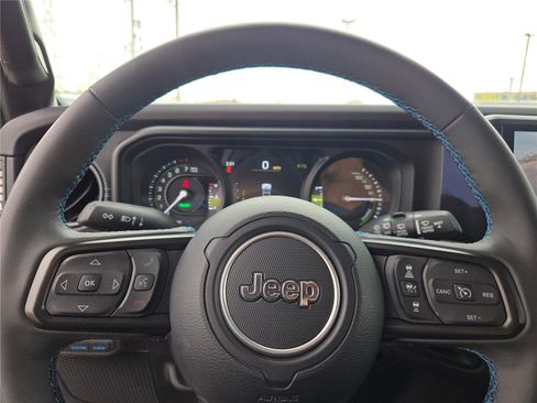 Certified 2025 Jeep Wrangler Unlimited Rubicon 4xe w/ Safety Group AWD/4WD image 33