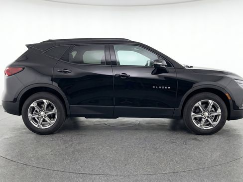 Used 2025 Chevrolet Blazer LT FWD image 11