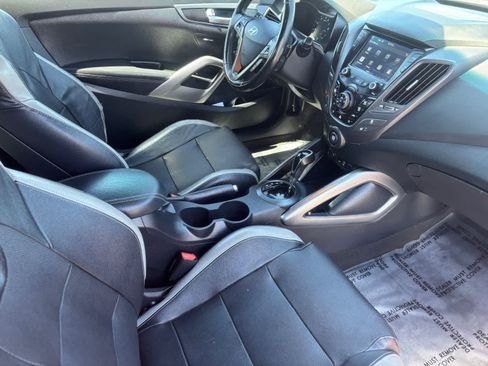Used 2017 Hyundai Veloster Turbo image 11