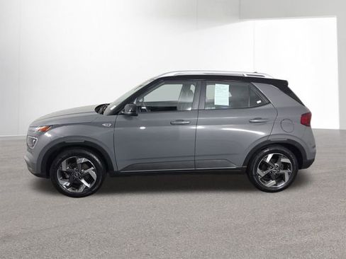 Used 2022 Hyundai Venue Limited image 14