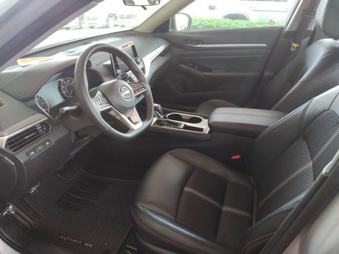 Used 2025 Nissan Altima 2.5 SR FWD image 8