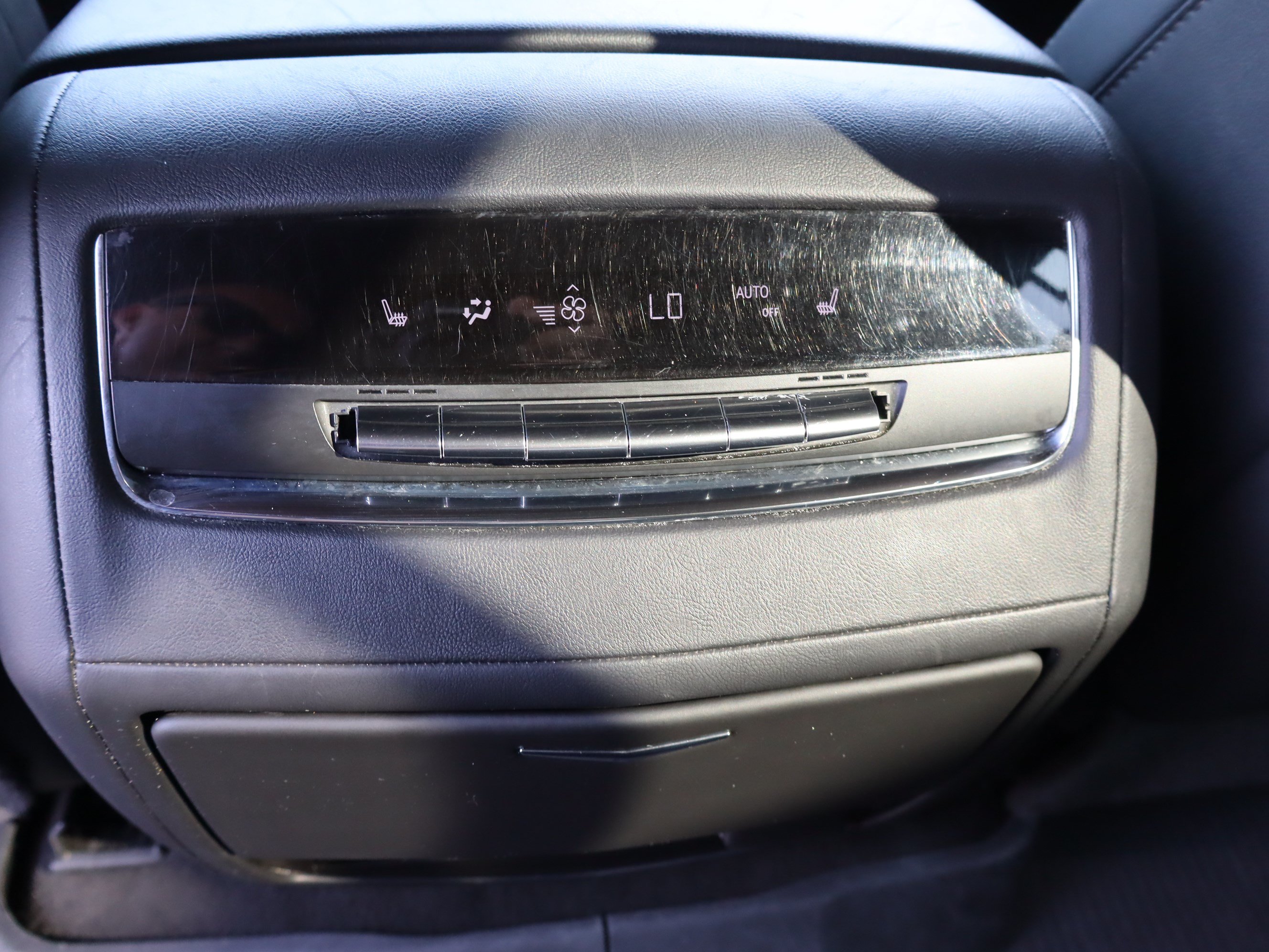 Used 2024 Cadillac Escalade ESV Premium Luxury AWD/4WD image 37