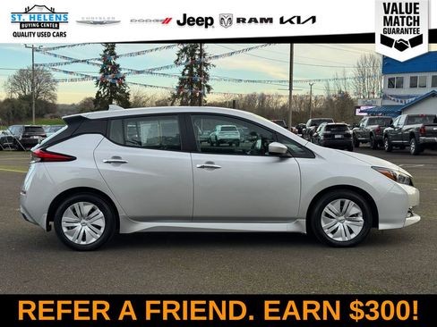 Used 2022 Nissan Leaf S image 10