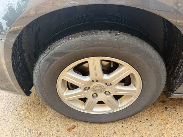 Used 2012 Chrysler Town & Country Touring w/ Entertainment Group #1 FWD image 6