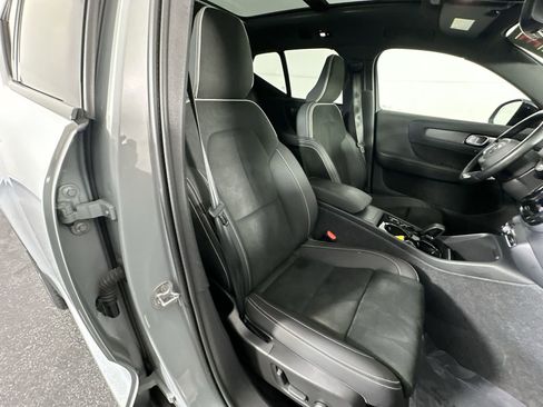Used 2024 Volvo XC40 B5 Plus AWD/4WD image 27