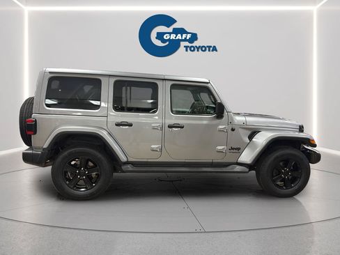 Used 2019 Jeep Wrangler Unlimited Sahara AWD/4WD image 5