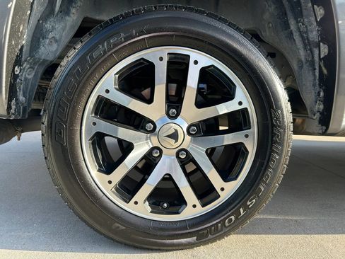 Used 2016 Toyota Tundra SR5 w/ SR5 Upgrade Package RWD image 30